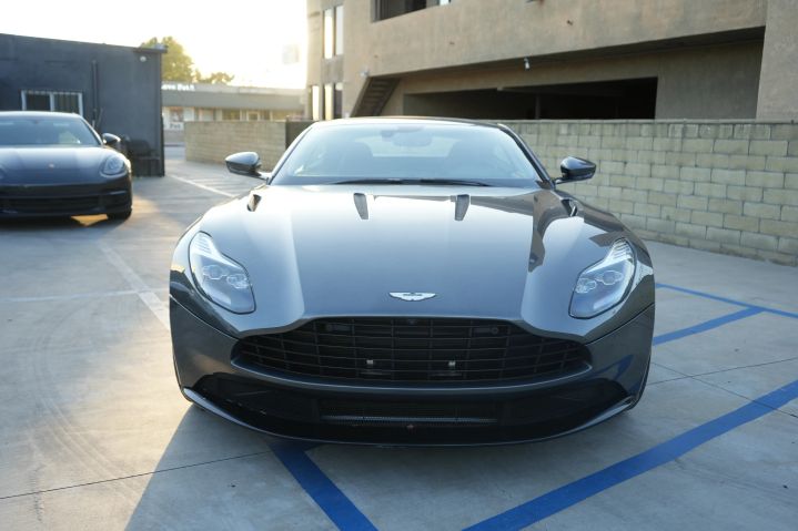aston martin db11 2017 SCFRMFAV0HGL01462 image aston martin db11 2017 SCFRMFAV0HGL01462 image